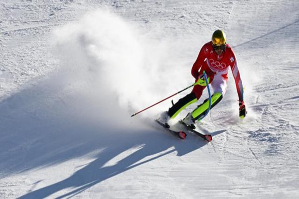 東北外賣小哥滑雪能有多炫酷 高山滑雪是冬奧會項目嗎 東北外賣小哥滑雪能有多炫酷 高山滑雪是冬奧會項目嗎