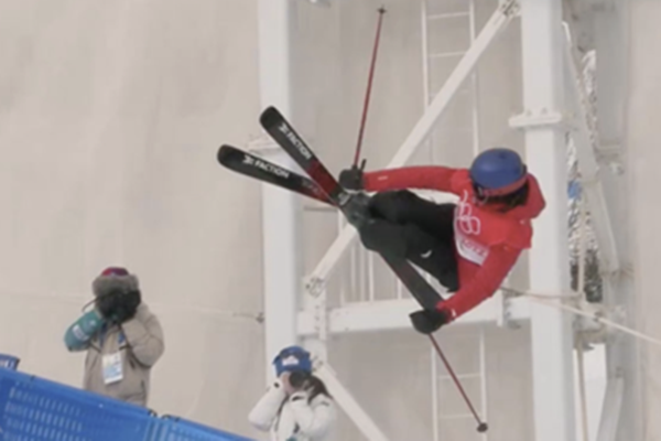 谷愛凌晉級女子U型場地技巧決賽 U型池無愧谷愛凌個人最強項 谷愛凌晉級女子U型場地技巧決賽 U型池無愧谷愛凌個人最強項