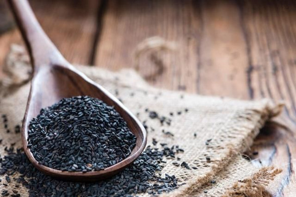 黑芝麻可以泡水喝嗎 黑芝麻可以補血嗎