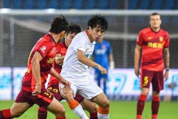 武漢隊高層回應蒿俊閔發(fā)帖討薪 足球球隊一共多少人 武漢隊高層回應蒿俊閔發(fā)帖討薪 足球球隊一共多少人