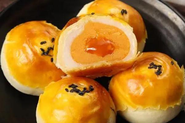 蛋黃酥里面白色的糯糯的是什么 蛋黃酥的來源 蛋黃酥里面白色的糯糯的是什么 蛋黃酥的來源