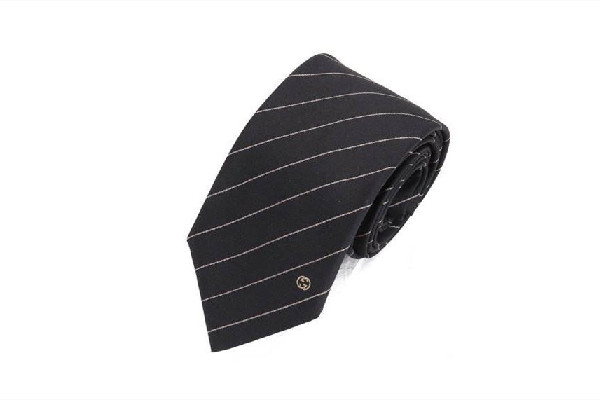 領(lǐng)帶適合在什么時候戴 領(lǐng)帶有什么講究 領(lǐng)帶適合在什么時候戴 領(lǐng)帶有什么講究