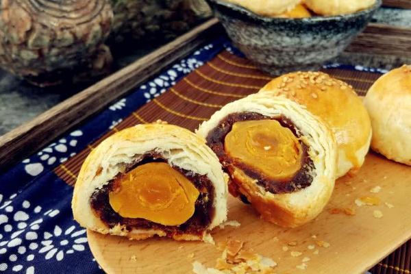 蛋黃酥吃了容易長(zhǎng)胖嗎 蛋黃酥要放冰箱保存嗎 蛋黃酥吃了容易長(zhǎng)胖嗎 蛋黃酥要放冰箱保存嗎