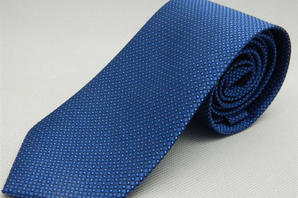 領(lǐng)帶要放進(jìn)馬甲里嗎 領(lǐng)帶放在襯衫哪里 領(lǐng)帶要放進(jìn)馬甲里嗎 領(lǐng)帶放在襯衫哪里