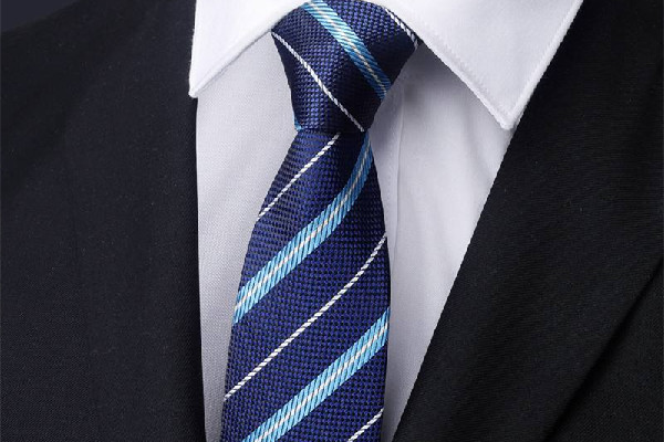 領(lǐng)帶的正確打法 領(lǐng)帶打多長為標(biāo)準(zhǔn) 領(lǐng)帶的正確打法 領(lǐng)帶打多長為標(biāo)準(zhǔn)