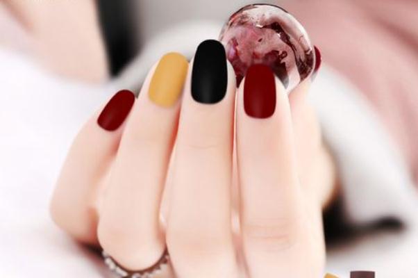 水性指甲油碰水會掉嗎 水性指甲油為什么干不了 水性指甲油碰水會掉嗎 水性指甲油為什么干不了