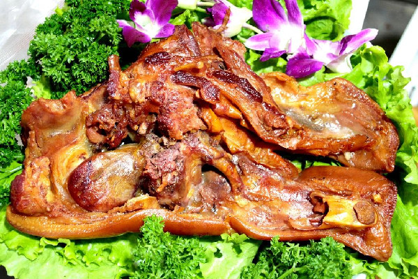 豬頭肉吃冷的還是熱的 豬頭肉吃多了對身體有害嗎 豬頭肉吃冷的還是熱的 豬頭肉吃多了對身體有害嗎