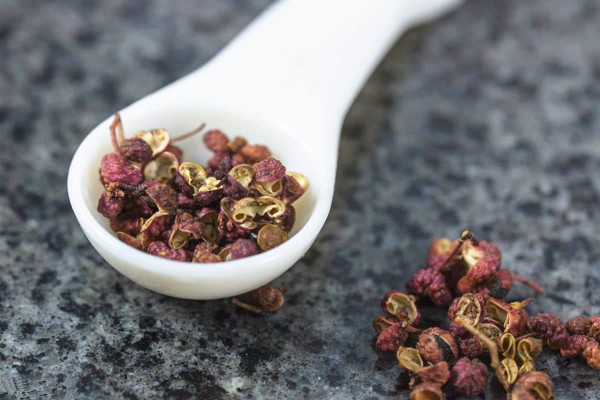 花椒能泡水喝嗎 花椒泡水一次放幾粒 花椒能泡水喝嗎 花椒泡水一次放幾粒