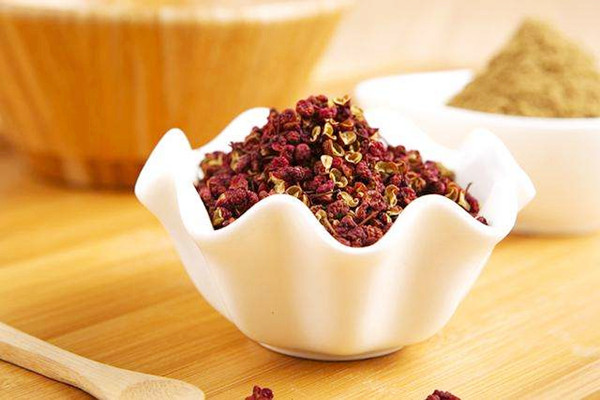 花椒泡水什么時間喝 花椒泡水什么人不能喝 花椒泡水什么時間喝 花椒泡水什么人不能喝