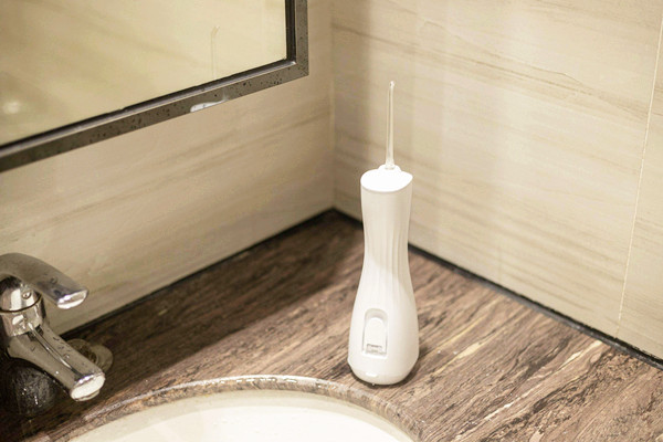 沖牙器可以兩個人共用嗎 沖牙器可以把牙結(jié)石沖下來嗎 沖牙器可以兩個人共用嗎 沖牙器可以把牙結(jié)石沖下來嗎