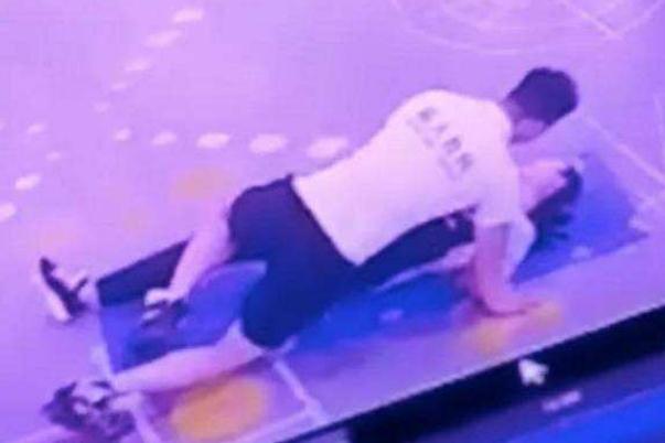 女子健身房上私教課腿骨被壓折 私教課到底有沒有必要 女子健身房上私教課腿骨被壓折 私教課到底有沒有必要