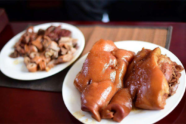 豬頭肉是膠原蛋白還是脂肪 豬頭肉有什么營(yíng)養(yǎng)價(jià)值 豬頭肉是膠原蛋白還是脂肪 豬頭肉有什么營(yíng)養(yǎng)價(jià)值