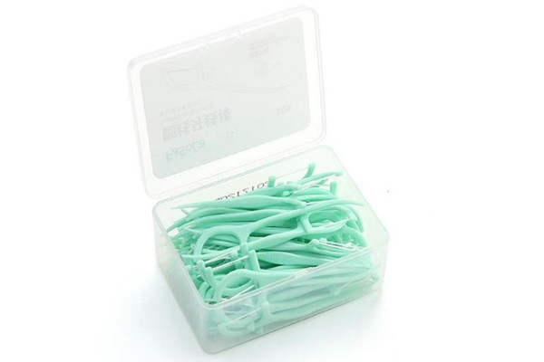 用牙線出血是怎么回事 牙線用多了牙齒會敏感嗎 用牙線出血是怎么回事 牙線用多了牙齒會敏感嗎