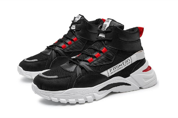 運(yùn)動鞋的舌頭老是要歪怎么辦 運(yùn)動鞋舌頭跑偏是什么原因 運(yùn)動鞋的舌頭老是要歪怎么辦 運(yùn)動鞋舌頭跑偏是什么原因