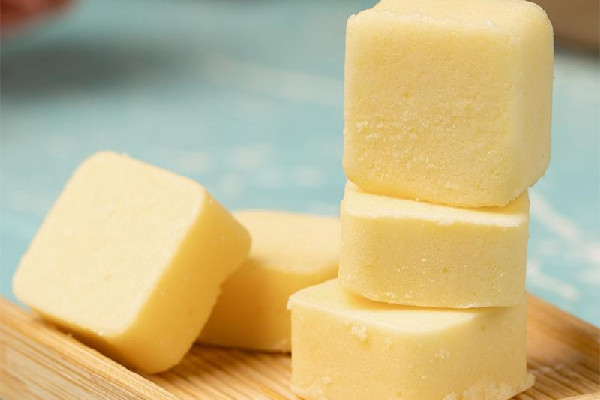 奶酪一次吃多少合適 奶酪吃多了有什么壞處 奶酪一次吃多少合適 奶酪吃多了有什么壞處