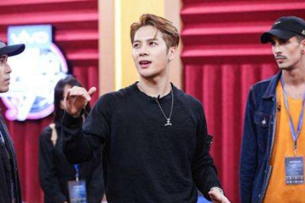 王嘉爾方就戀情傳聞報(bào)警 談戀愛要不要告訴父母 王嘉爾方就戀情傳聞報(bào)警 談戀愛要不要告訴父母