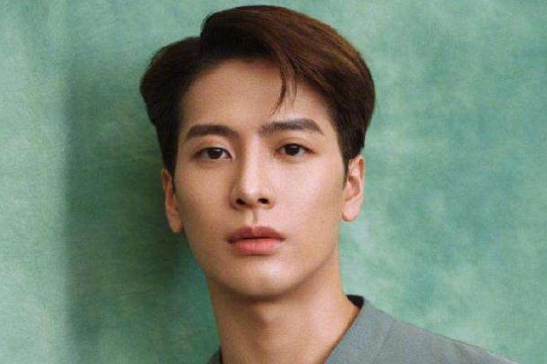 王嘉爾方就戀情傳聞報(bào)警 談戀愛要不要告訴父母 王嘉爾方就戀情傳聞報(bào)警 談戀愛要不要告訴父母