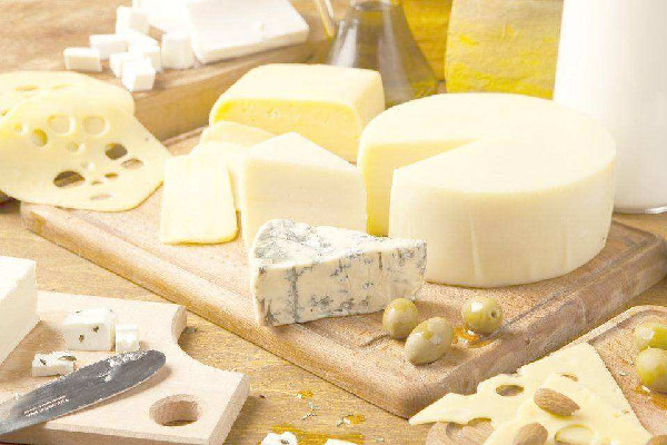奶酪的營養(yǎng)價值及功效 奶酪做什么好吃 奶酪的營養(yǎng)價值及功效 奶酪做什么好吃