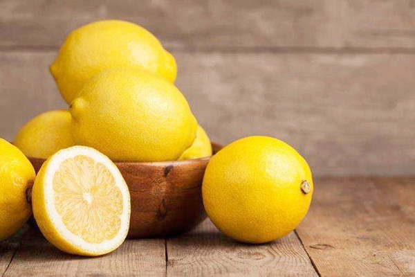 檸檬泡水能天天喝嗎 檸檬泡水能治口臭嗎 檸檬泡水能天天喝嗎 檸檬泡水能治口臭嗎