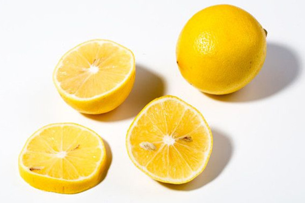 檸檬泡水孕婦能喝嗎 檸檬泡水孕婦喝了有什么好處 檸檬泡水孕婦能喝嗎 檸檬泡水孕婦喝了有什么好處
