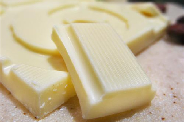 白巧克力是什么做的 白巧克力是不是巧克力 白巧克力是什么做的 白巧克力是不是巧克力