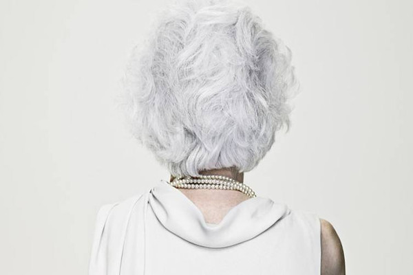 白頭發(fā)拔了還會(huì)長嗎 白頭發(fā)會(huì)自然變黑嗎 白頭發(fā)拔了還會(huì)長嗎 白頭發(fā)會(huì)自然變黑嗎