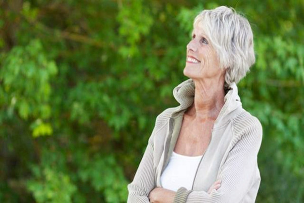 白頭發(fā)一般多少歲開始長(zhǎng) 白頭發(fā)能恢復(fù)嗎 白頭發(fā)一般多少歲開始長(zhǎng) 白頭發(fā)能恢復(fù)嗎