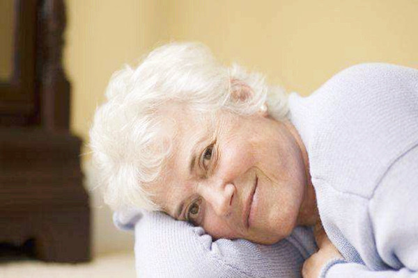 白頭發(fā)跟熬夜有關系嗎 白頭發(fā)跟情緒有關嗎 白頭發(fā)跟熬夜有關系嗎 白頭發(fā)跟情緒有關嗎