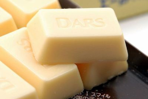 白巧克力是什么做的 白巧克力是不是巧克力 白巧克力是什么做的 白巧克力是不是巧克力