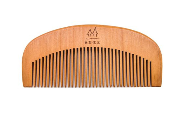 梳子上的污垢怎么清理 梳子多久清洗一次 梳子上的污垢怎么清理 梳子多久清洗一次