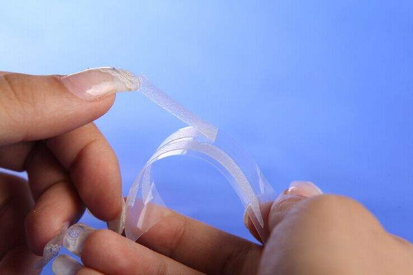 美白牙貼是什么原理 美白牙貼是智商稅嗎 美白牙貼是什么原理 美白牙貼是智商稅嗎