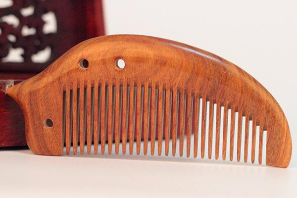 梳子有異味怎么去除 梳子買回來(lái)要不要洗 梳子有異味怎么去除 梳子買回來(lái)要不要洗