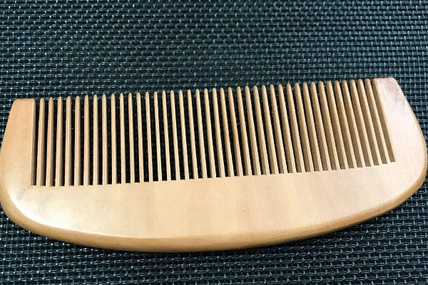 梳子有靜電怎么辦 梳子靜電會導(dǎo)致脫發(fā)嗎 梳子有靜電怎么辦 梳子靜電會導(dǎo)致脫發(fā)嗎