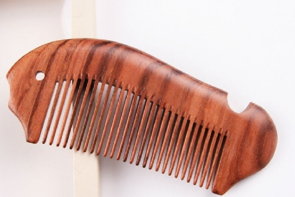 梳子有異味怎么去除 梳子買回來(lái)要不要洗 梳子有異味怎么去除 梳子買回來(lái)要不要洗