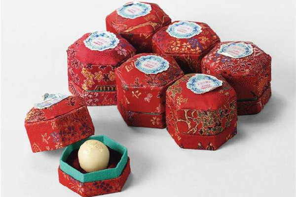 安宮牛黃丸的功效和作用 安宮牛黃丸適合什么人吃 安宮牛黃丸的功效和作用 安宮牛黃丸適合什么人吃