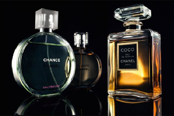 香奈兒香水的生產(chǎn)日期在哪看 香奈兒香水會(huì)變色嗎 香奈兒香水的生產(chǎn)日期在哪看 香奈兒香水會(huì)變色嗎