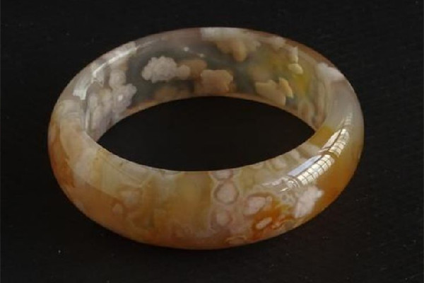 瑪瑙手鐲是亮的好還是不亮的好 瑪瑙手鐲買回來要不要凈化 瑪瑙手鐲是亮的好還是不亮的好 瑪瑙手鐲買回來要不要凈化