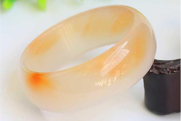瑪瑙手鐲是亮的好還是不亮的好 瑪瑙手鐲買回來要不要凈化 瑪瑙手鐲是亮的好還是不亮的好 瑪瑙手鐲買回來要不要凈化