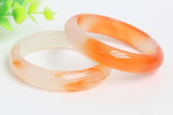 瑪瑙手鐲和翡翠手鐲哪個(gè)好 瑪瑙手鐲對(duì)身體好嗎 瑪瑙手鐲和翡翠手鐲哪個(gè)好 瑪瑙手鐲對(duì)身體好嗎