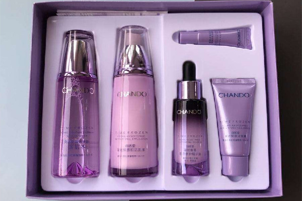 自然堂紫色系列適用年齡 自然堂紫色和藍色哪個好 自然堂紫色系列適用年齡 自然堂紫色和藍色哪個好