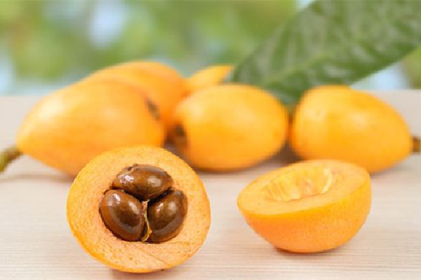 枇杷的功效和作用 枇杷是上火的還是去火的 枇杷的功效和作用 枇杷是上火的還是去火的