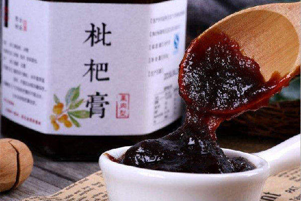 枇杷膏是直接吃還是沖水喝 枇杷膏要含著嗎 枇杷膏是直接吃還是沖水喝 枇杷膏要含著嗎