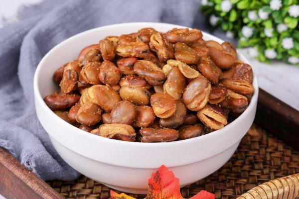 蠶豆的功效與作用禁忌 蠶豆什么季節(jié)上市 蠶豆的功效與作用禁忌 蠶豆什么季節(jié)上市