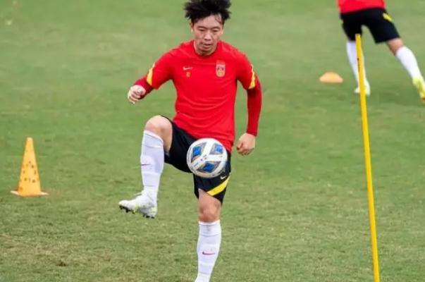 國足前隊(duì)長馮瀟霆深夜發(fā)長文 足球隊(duì)隊(duì)長的責(zé)任 國足前隊(duì)長馮瀟霆深夜發(fā)長文 足球隊(duì)隊(duì)長的責(zé)任