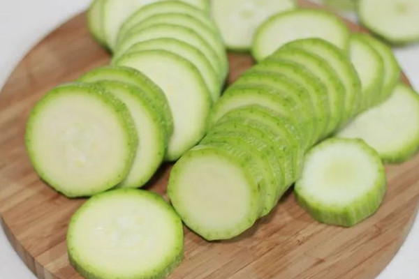 西葫蘆有苦味還能吃嗎 西葫蘆發(fā)苦是壞了嗎 西葫蘆有苦味還能吃嗎 西葫蘆發(fā)苦是壞了嗎