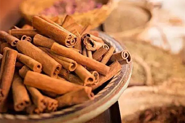 肉桂和桂皮一樣嗎 肉桂和桂皮的區(qū)別在哪里 肉桂和桂皮一樣嗎 肉桂和桂皮的區(qū)別在哪里