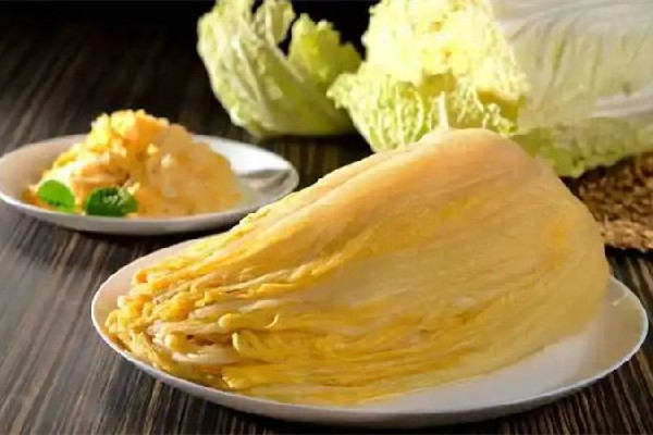 酸菜腌了一個(gè)月不酸怎么回事 酸菜腌制時(shí)要不要放糖 酸菜腌了一個(gè)月不酸怎么回事 酸菜腌制時(shí)要不要放糖