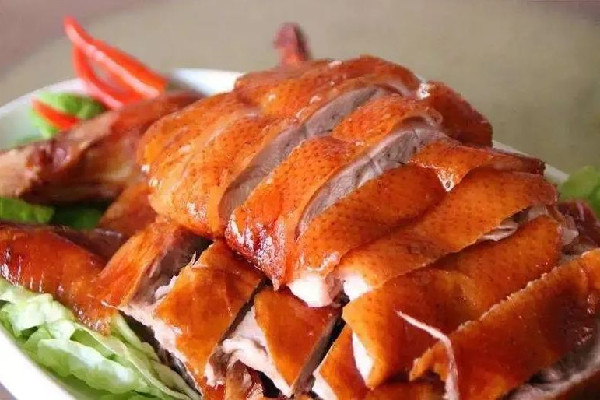 烤鴨是哪個(gè)地方的著名小吃 烤鴨是哪里的菜系 烤鴨是哪個(gè)地方的著名小吃 烤鴨是哪里的菜系