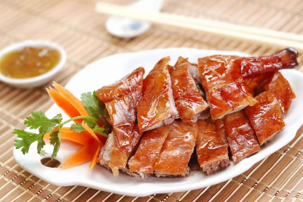 鴨肉燉湯好還是紅燒好 鴨肉燉湯怎么做好吃 鴨肉燉湯好還是紅燒好 鴨肉燉湯怎么做好吃