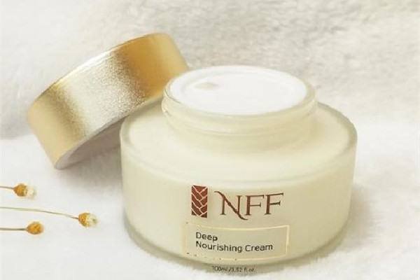 面霜白天用還是晚上用效果好 面霜什么時(shí)候擦最好 面霜白天用還是晚上用效果好 面霜什么時(shí)候擦最好